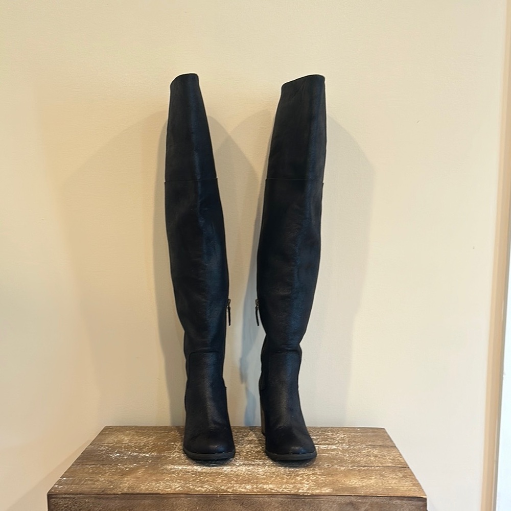 “Hinge”women boots size 8.5